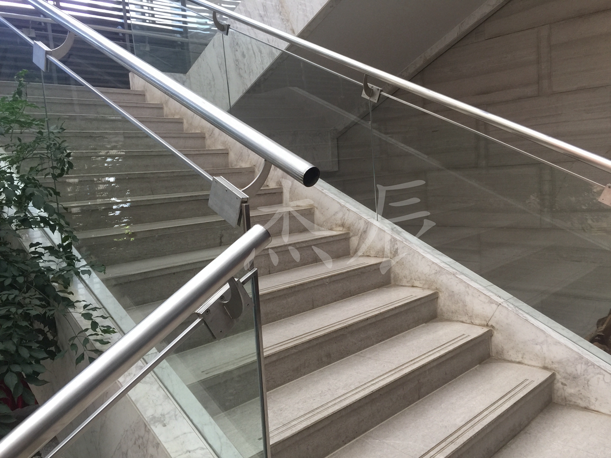 安全防護(hù)，走心美感——杰辰五金不銹鋼欄桿案例